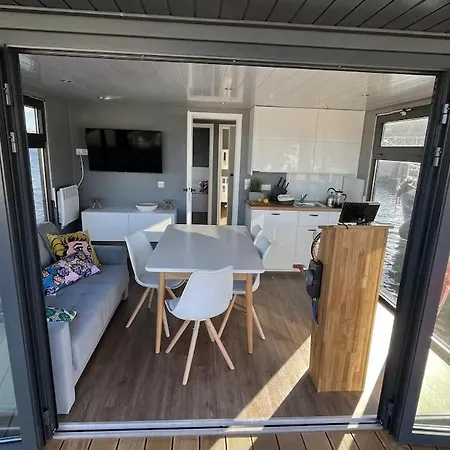 Botel Houseboat In Plau Am Niederdorla